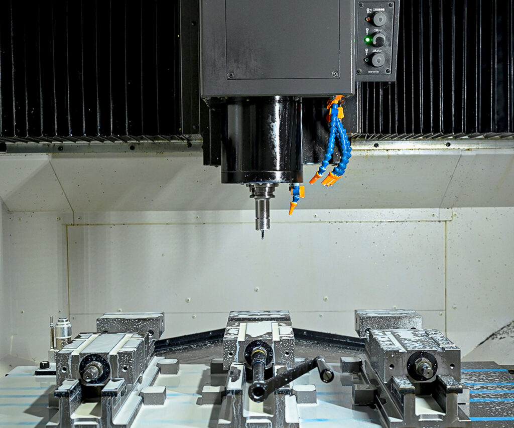 金属を加工する機械